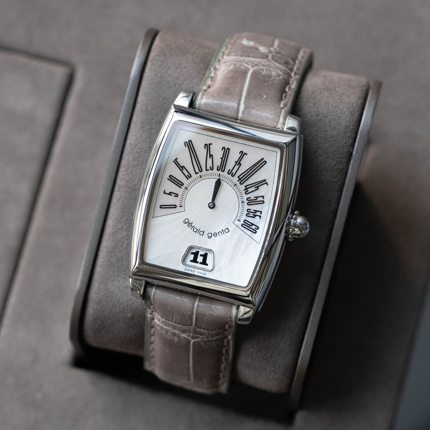 Gérald Genta Retro Solo "Mother of Pearl" ref.G3671 from 2000´s