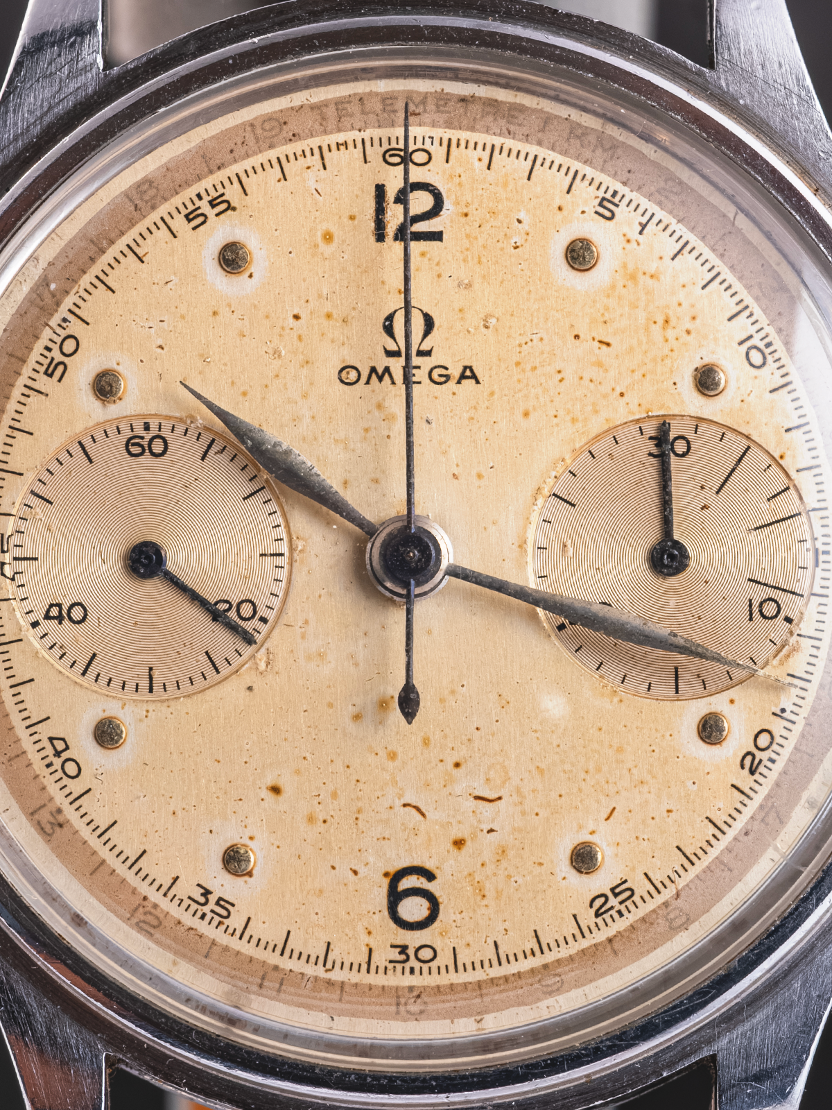Omega Chronograph Pre-Speedmaster CK2077 with Caliber 33.3 from 1944
