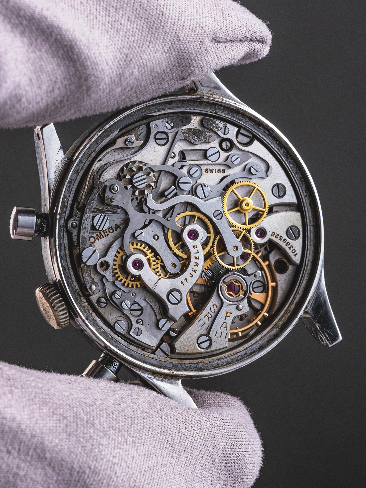 Omega Chronograph Pre-Speedmaster CK2077 with Caliber 33.3 from 1944