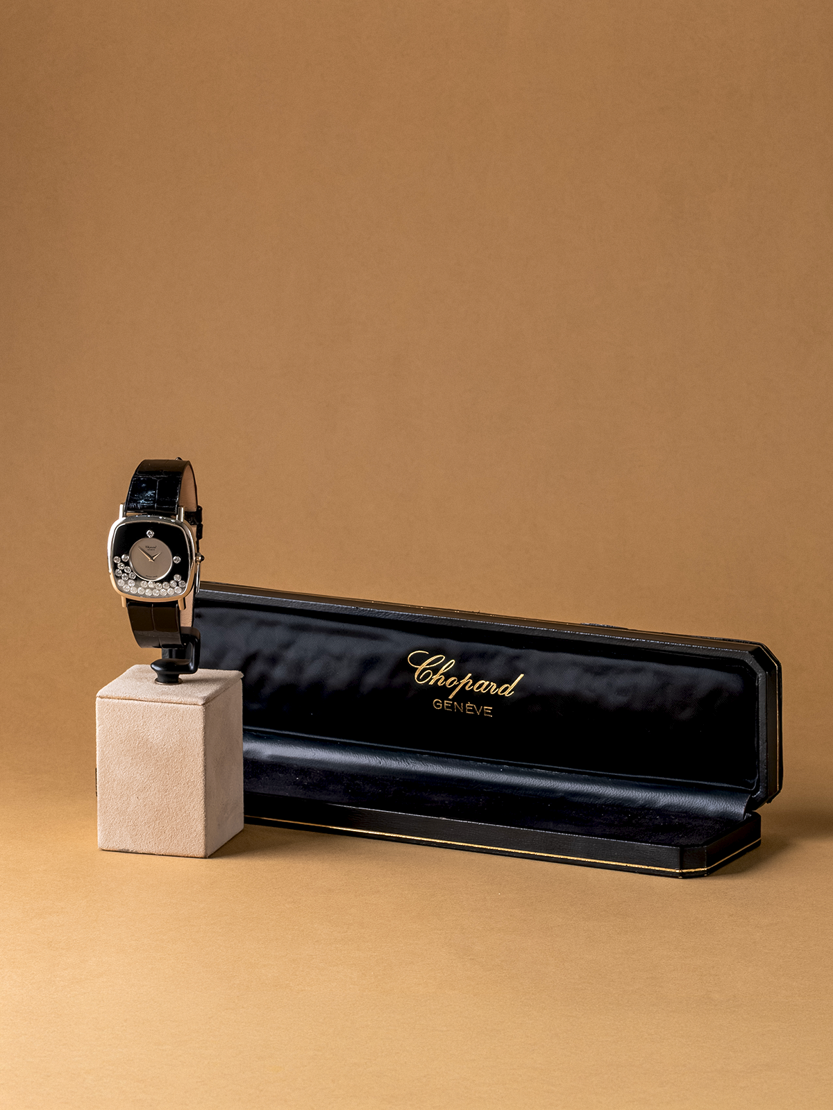 Chopard Happy Diamonds Onyx 32mm White Gold mens ref. 2106 from 1970s